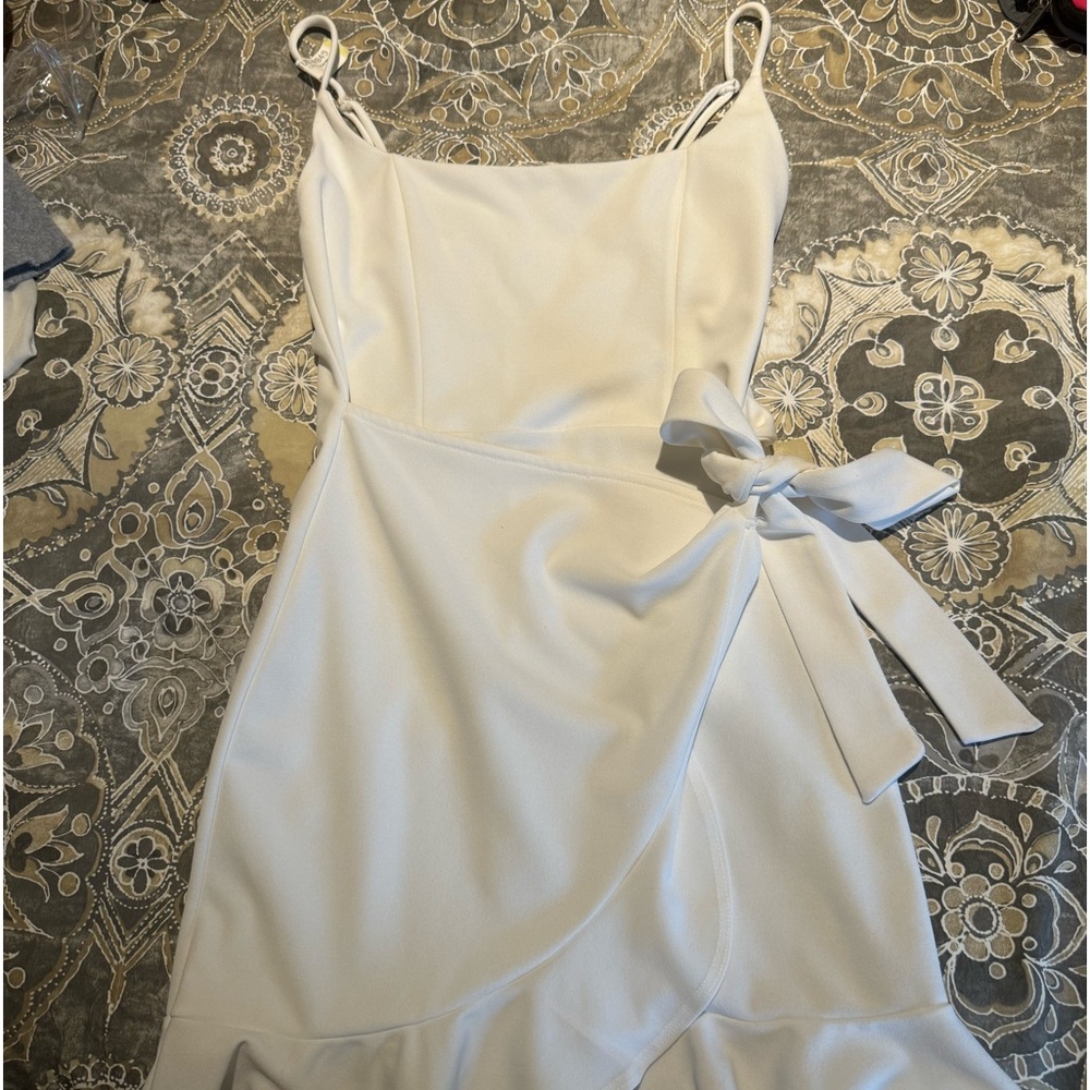 White Ruffel Wrap Dreas